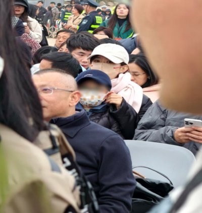 现场人员谈蔡国强放烟花次数